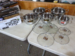 lot 19 image: QiangFeng 5 Piece Soup Pots with Lids