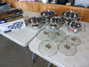 lot 22 image: QiangFeng 5 Piece Soup Pots with Lids