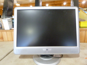 lot 37 image: HP 22 LCD Color Monitor