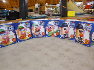 lot 43 image: 6 Mr. and Mrs. Potato Heads