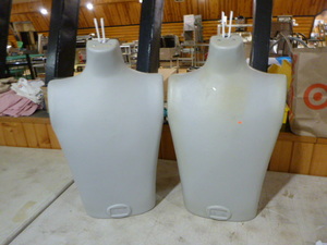 lot 64 image: 2 Mannequin Busts