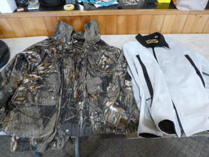 lot 66 image: 2 Mens Jackets