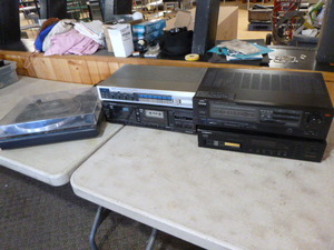 lot 72 image: Stereo Equipment