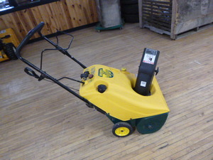 lot 2 image: Yardman by MTD Snowblower
