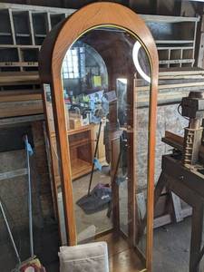 Lighted Round Top Curio Cabinet Wit...