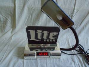Lite Beer cash register light & clock. 10 x 8. Clock works. As shown.