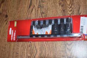 lot 15 image: Husky Impact Hex bits