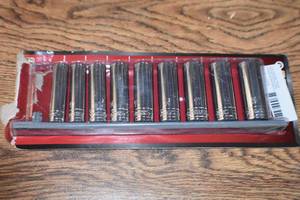lot 16 image: Husky 38 in. Drive Deep socket set