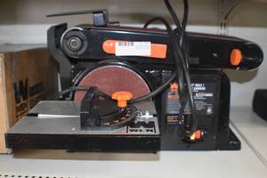 lot 28 image: Wen Disc belt Sander
