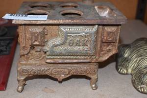 lot 52 image: Vintage Salesman sample stove