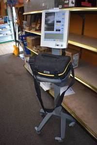 lot 54 image: Mindray Vital reader and cart