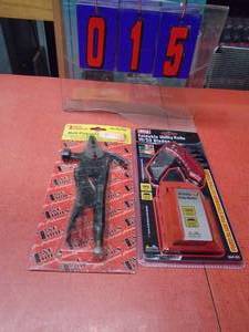 Locking welding pliers & utility knife set. As shown.