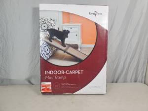 lot 5 image: New Indoor Carpeted Pet Ramp