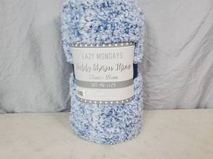 lot 98 image: New Teddy Sherpa Throw