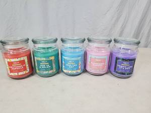lot 99 image: 5 New Limited Edition CandleLite Candles
