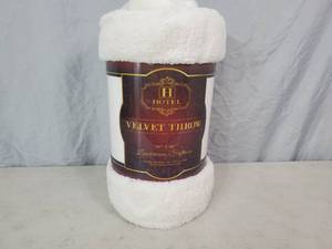 lot 124 image: New Hotel Collection Velvet Throw