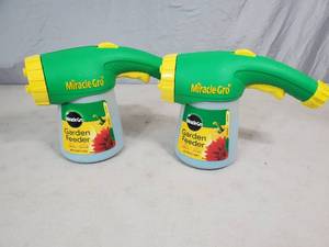 lot 138 image: 2 New Miracle Gro Garden Feeders
