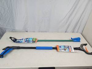 lot 157 image: 2 New Unger Reacher Tools
