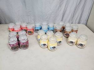 lot 174 image: 25 New Candle-Lite Candles