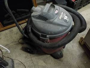 lot 60 image: Shop Vac 6.0 Peak HP powers on...
