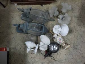 lot 91 image: Outdoor Lights and more...