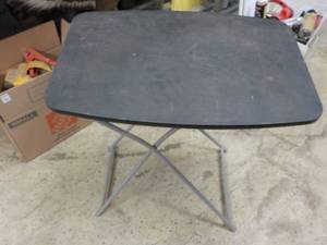 lot 98 image: Collapsible 26 x 18 Table...