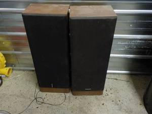 lot 118 image: 2 Panasonic Speakers 9  x 12 x 32...