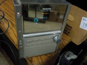 lot 124 image: Panasonic CD Stereo System- powers ...