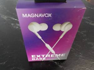 lot 23 image: Magnavox Extreme Bass B Earbuds wit...