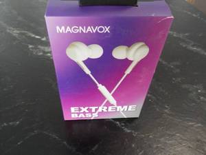 lot 26 image: Magnavox Extreme Bass B Earbuds wit...