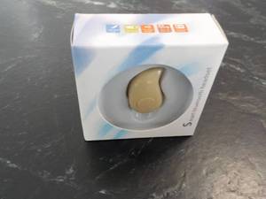 lot 36 image: Mini Wireless Bluetooth 4.0 Earphon...