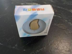 lot 37 image: Mini Wireless Bluetooth 4.0 Earphon...