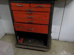 lot 166 image: Metal Tool Chest 25 x 40...