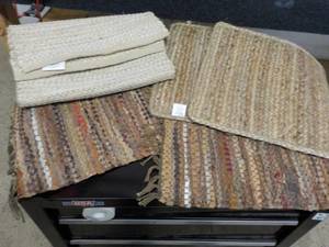 lot 170 image: Placemats and Table Runner...