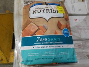 lot 213 image: Nutrish Rachael Ray 11.5 lb. Bag Do...