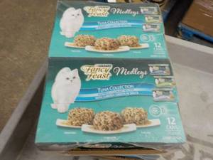 lot 255 image: 24 Cans Purina Fancy Feast Cat Food...