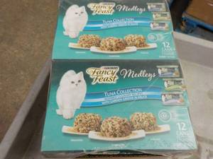 lot 256 image: 24 Cans Purina Fancy Feast Cat Food...