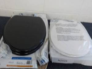 lot 275 image: 2 Toilet Seats...