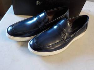lot 302 image: Romario Navy Shoes size 8...