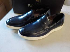lot 303 image: Romario Navy Shoes size 8...