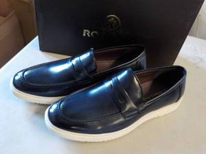 lot 304 image: Romario Navy Shoes size 8...