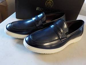 lot 305 image: Romario Navy Shoes size 8...