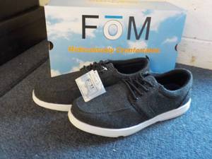 lot 306 image: FOM Island Surf Shoes size 9 in Bla...