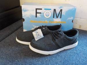 lot 307 image: FOM Island Surf Shoes size 9 in Bla...