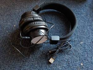 lot 316 image: BlueTooth Head Phone...
