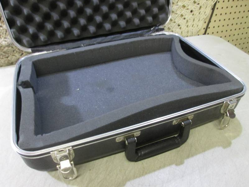 (EW6) Foam Lined Case Approx 19 x ...