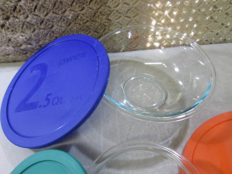 (BSB) 3 Pyrex Bowls with Lids 1, 1....