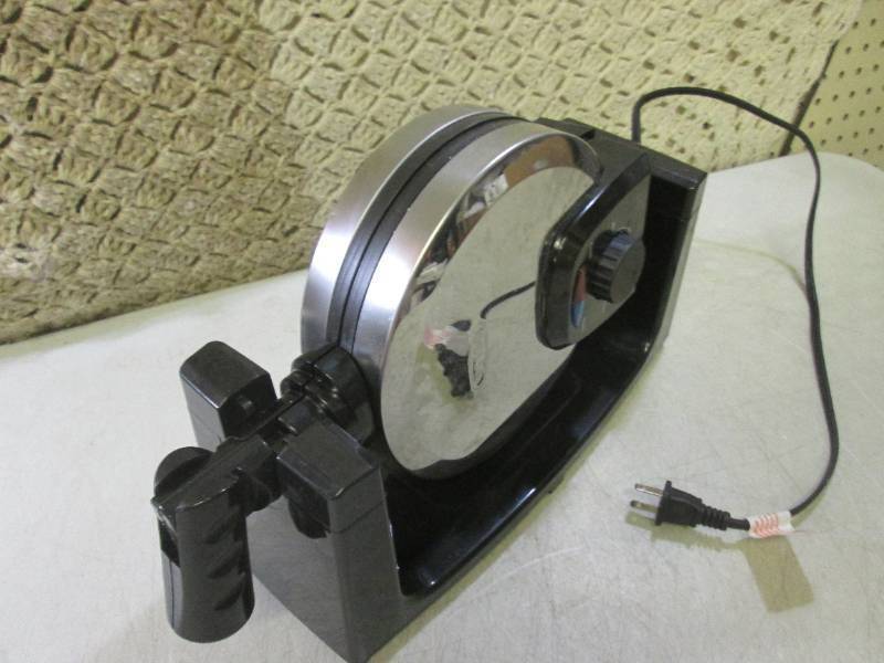 (RM2) Bella Rotating Waffle Maker