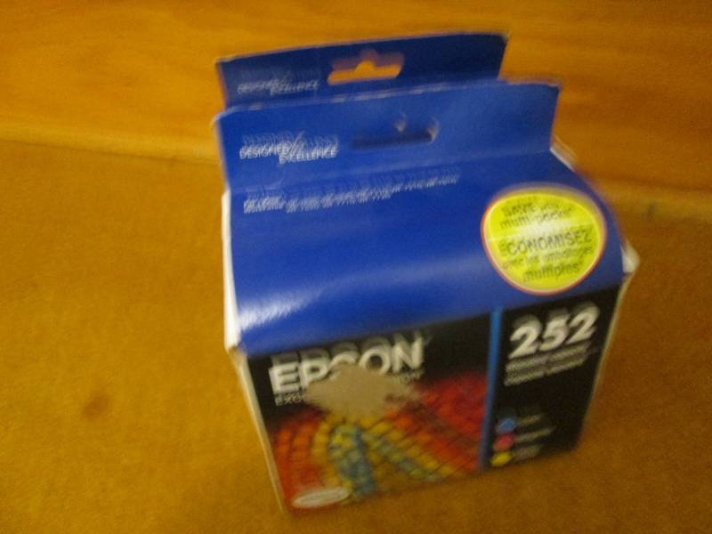 2 packs of Epsom 252 color ink cartridges