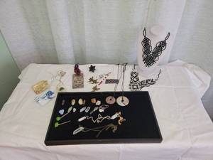 lot 13 image: Holistic Stones and Jewelry